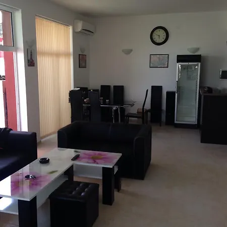 בית הארחה Eleonora Beach 2*