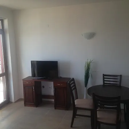 Eleonora Beach בית הארחה 2*